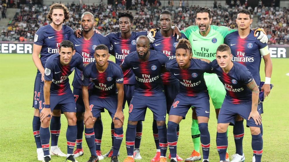 篮球赛场上 篮球赛场上